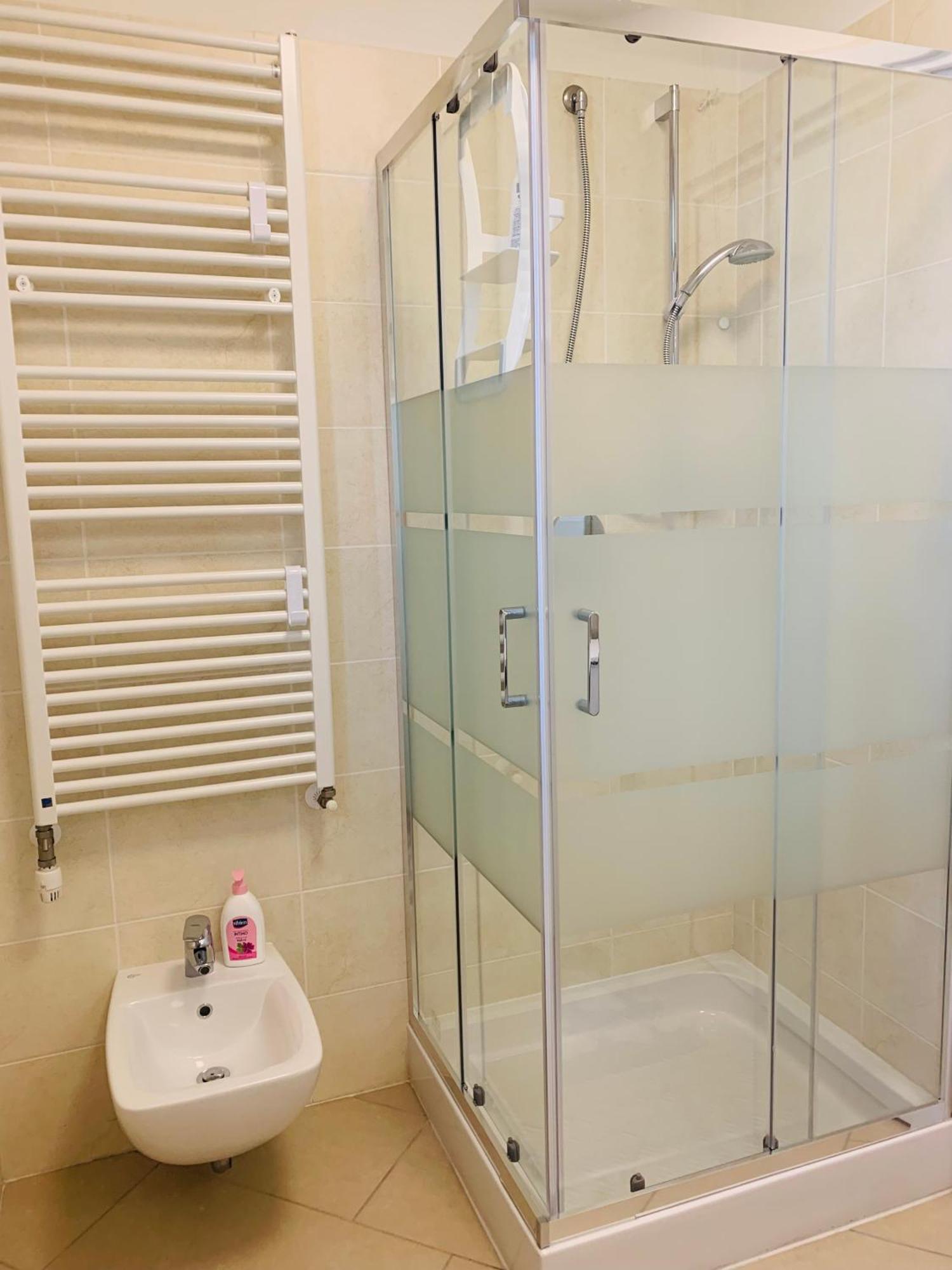 Appartamento Deny & Carol'S House - App. 33 Somma Lombardo Esterno foto