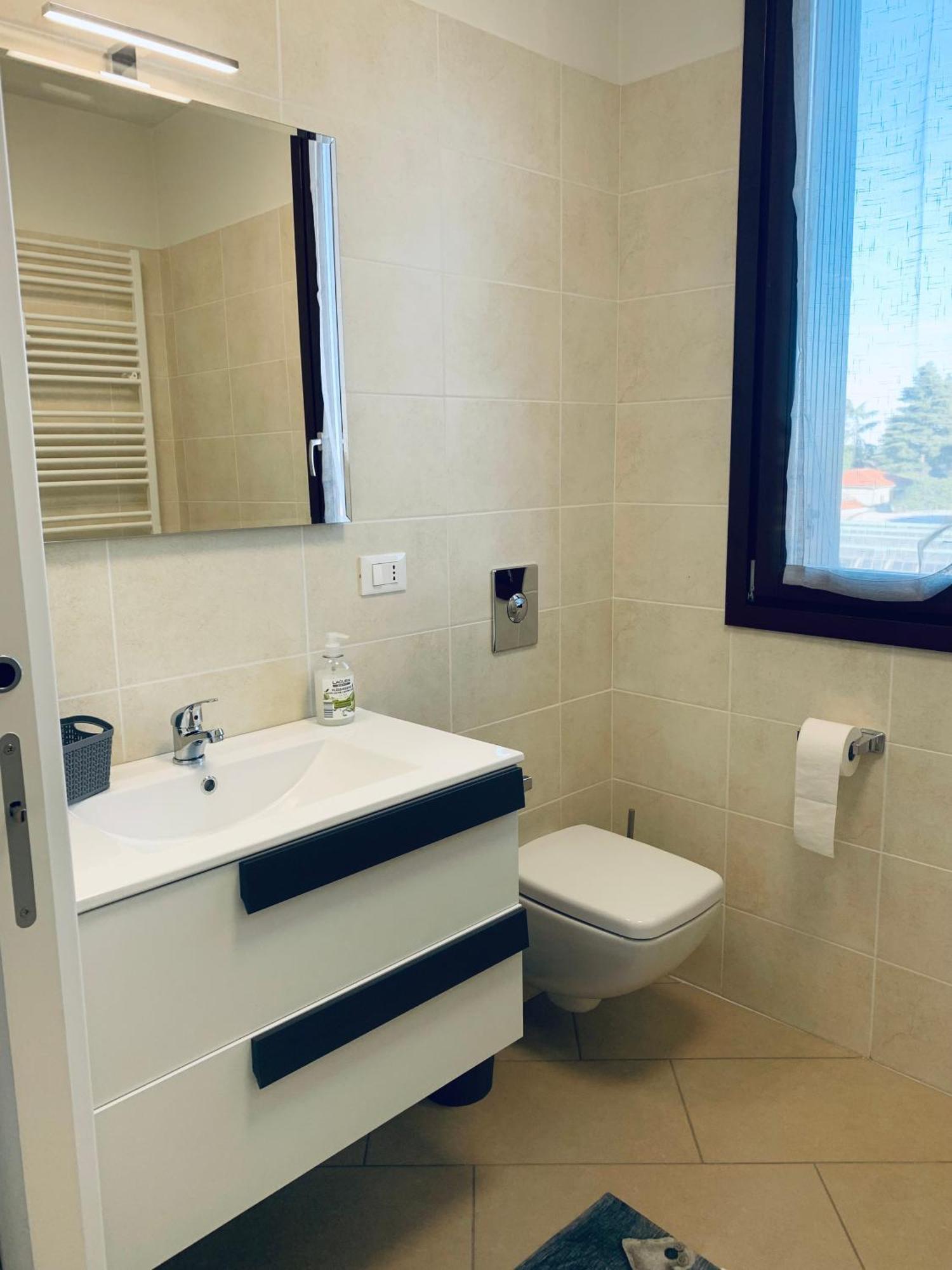 Appartamento Deny & Carol'S House - App. 33 Somma Lombardo Esterno foto