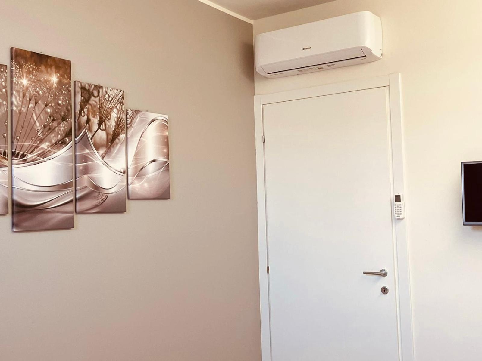 Appartamento Deny & Carol'S House - App. 33 Somma Lombardo Esterno foto