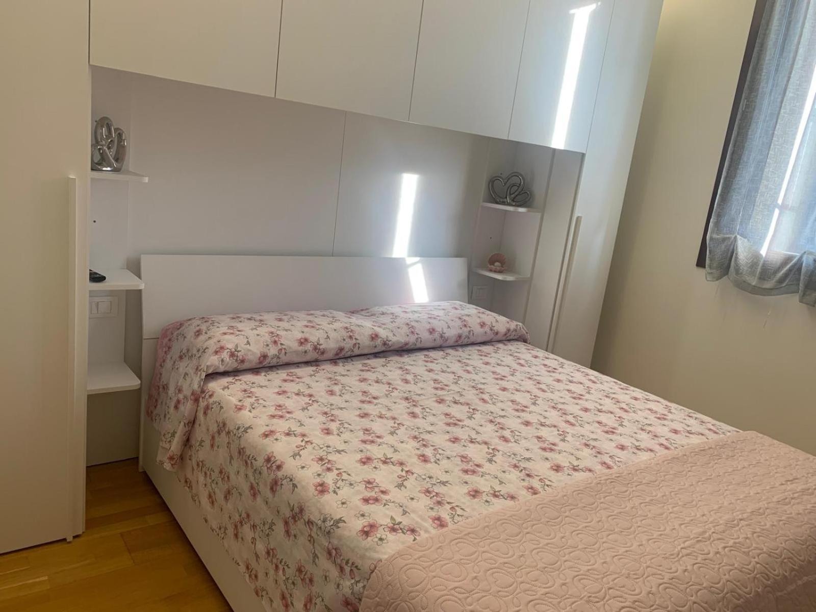 Appartamento Deny & Carol'S House - App. 33 Somma Lombardo Esterno foto